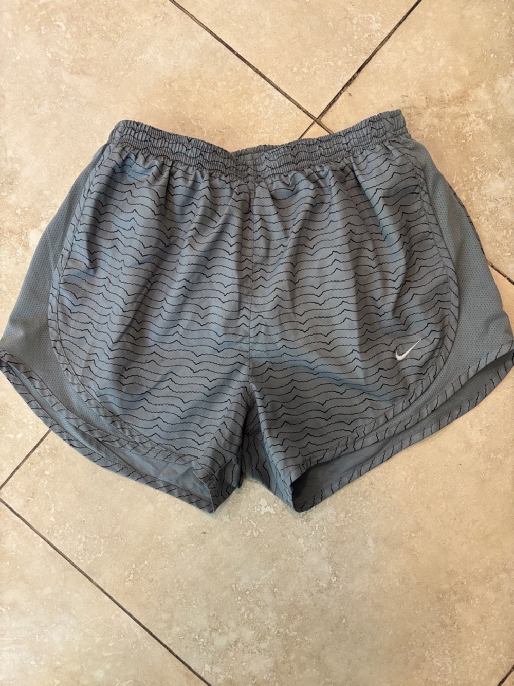 Nike Dri-Fit Shorts Women's Small Gray Lined Athletic Running Shorts